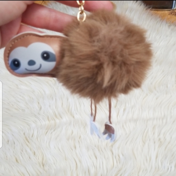 SOLD OUT !🎁Sloth pom keychain NWT - Picture 6 of 7